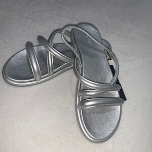 Olukai silver size 9 tiare bubble leather strappy sandals new with tags